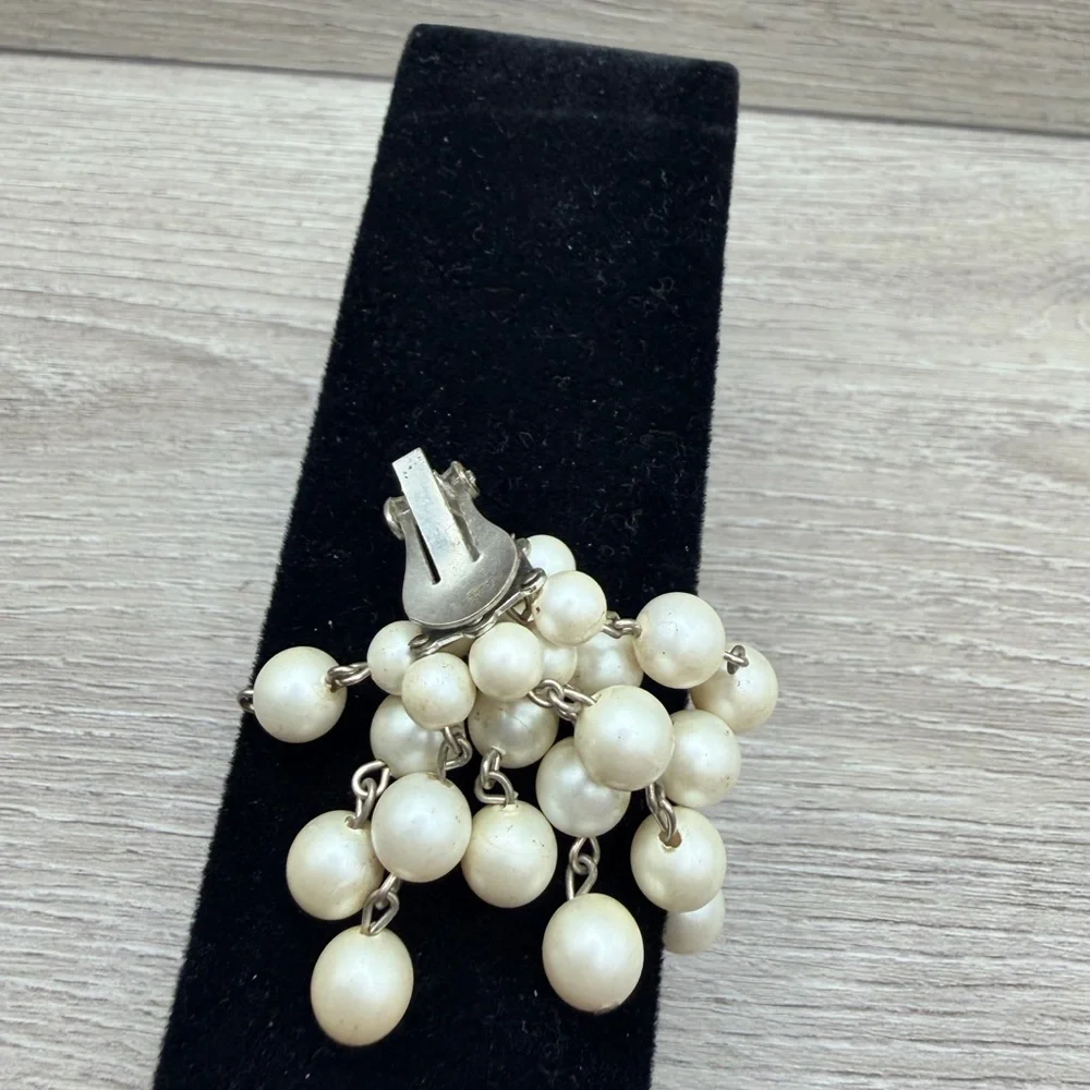 Elegant Pearl Drop Brooch‎